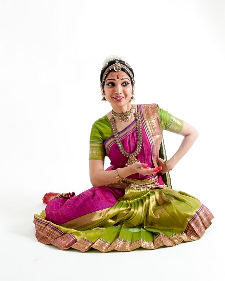 Soumya Rajaram Celebrates Navarathri At Ashland Temple With Elegance And Style