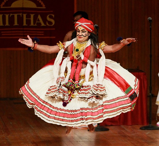 Majestic Kathakali Performance By Sadanam Balakrishnan And Troupe