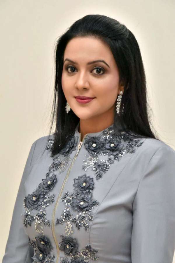 Amruta Fadnavis Sukhwinder Singh