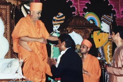 HH Mahant Swami Maharaj Offers Prayers  On The Passing Of Community Leader Ramesh Patel