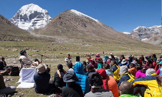 Sadhguru gives a darshan at Darchen, base of Mount Kailash | What a Pilgrimage to Kailash Really Means 