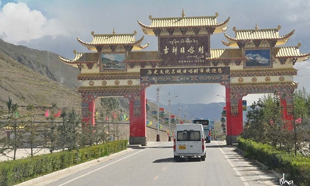 The paved highway on Shigatse enroute Kailash