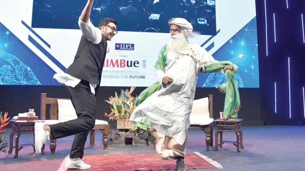 Ranveer makes Sadhguru dance