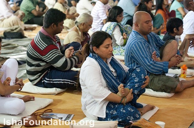 https://images.sadhguru.org/sites/default/files/media_files/iso/en/4017-inner-engineering-bangalore-july-2011-day-2-11.jpg